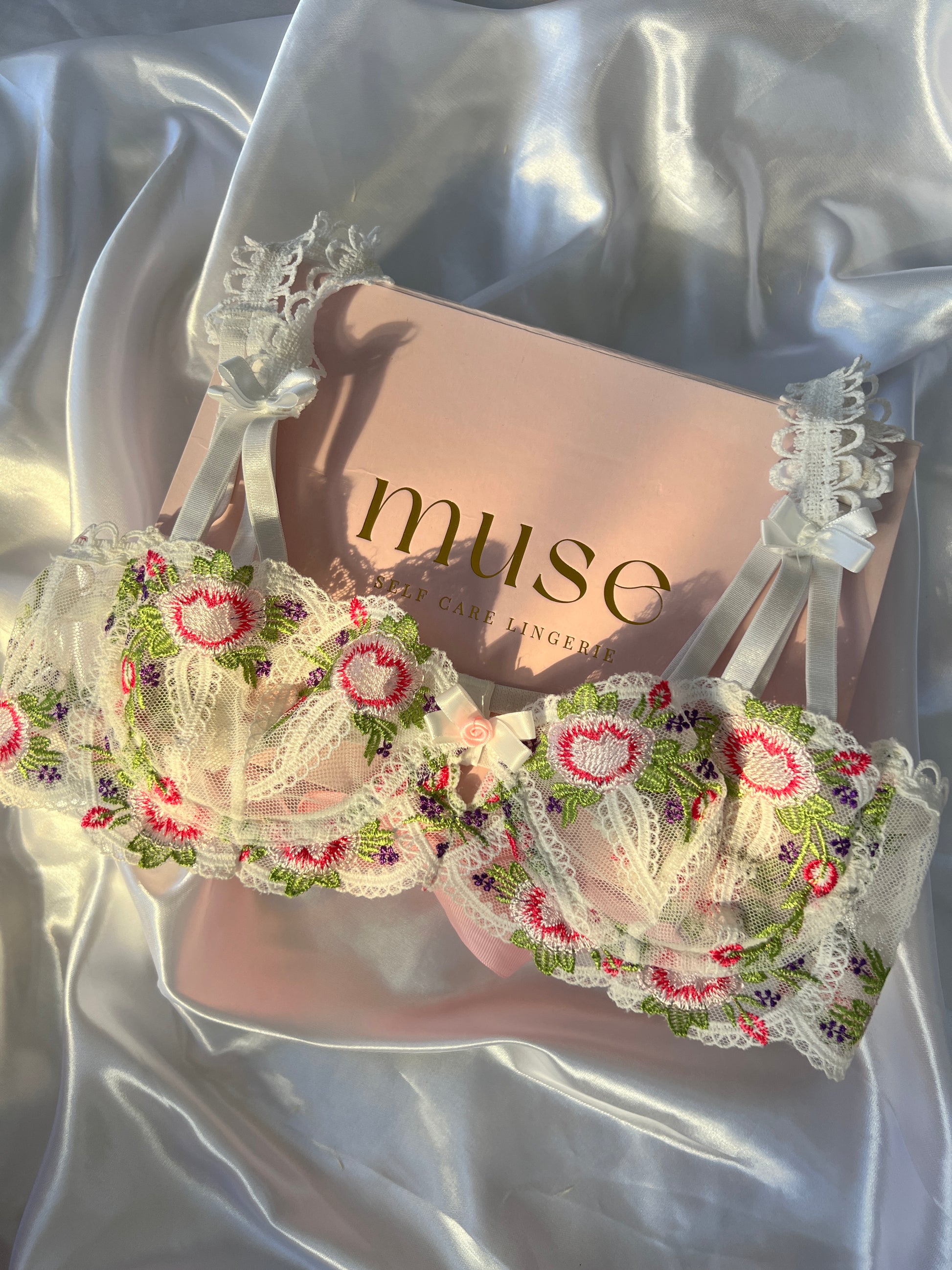 Muse-Lingerie-Snowy-Flower-Set