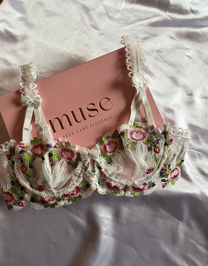 Muse-Lingerie-Snowy-Flower-Set